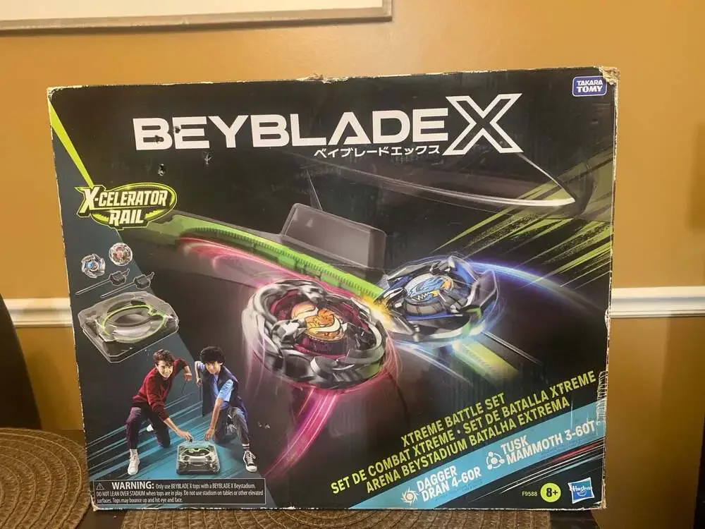Beyblade X Xtreme Battle Set with Beystadium Arena 4-60R and 3-60T